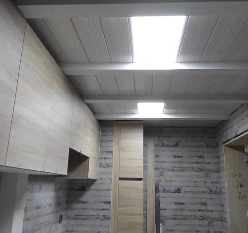 長(zhǎng)條形鋁扣板吊頂-鋁扣板生產(chǎn)廠家教你參透鋁條扣價(jià)格