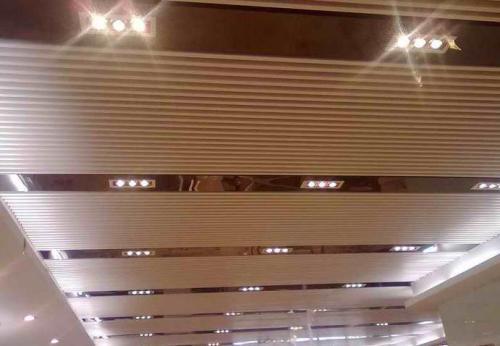 鋁方鋁扣板吊頂價(jià)格-300x300鋁扣板一平方價(jià)格多少