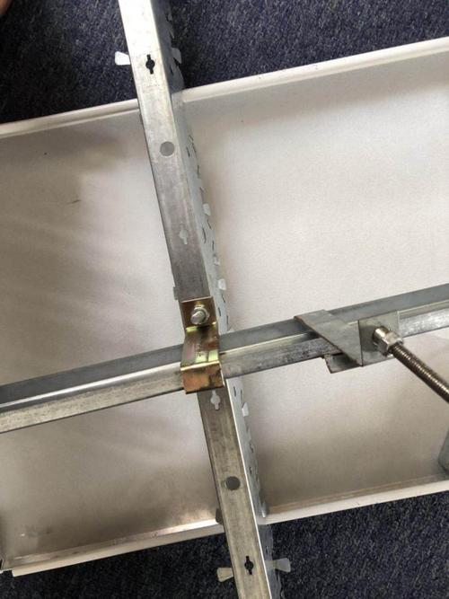 萊蕪鋁扣板-鋁扣板安裝隊(duì)伍