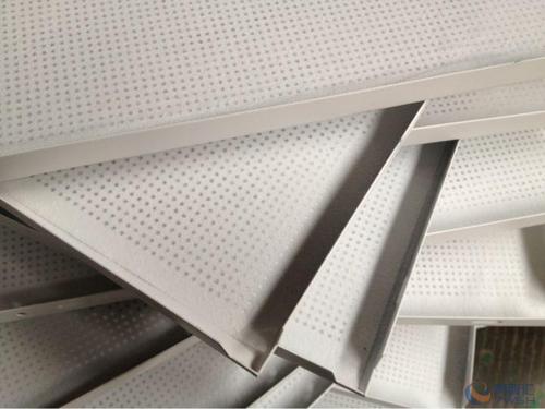 辦公室吊頂鋁扣板批發(fā)-辦公室吊頂應(yīng)該選擇鋁扣板還是鋁單板