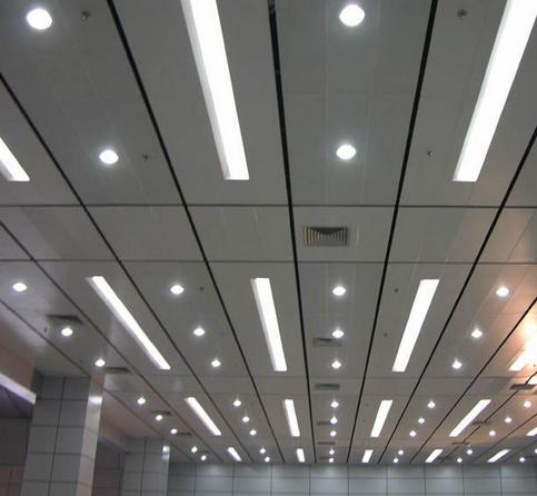 鋁扣板和集成吊頂?shù)膮^(qū)別-集成吊頂浴霸好在哪