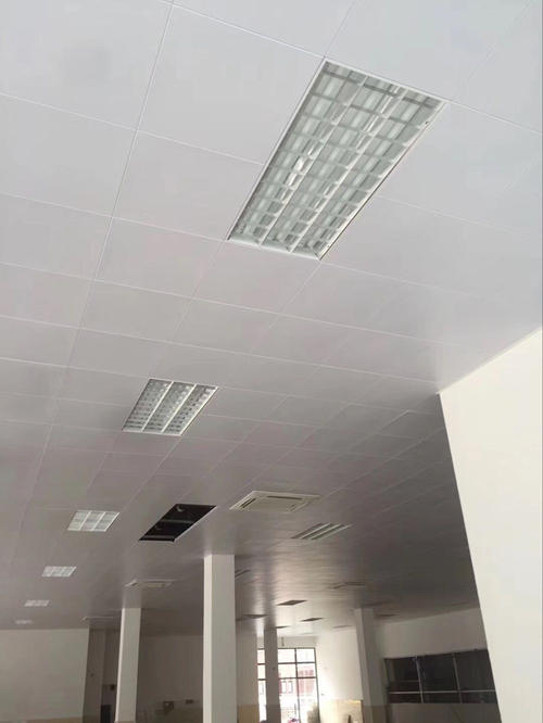 600鋁扣板吊頂-600*600鋁扣板包工包料多少錢(qián)一平