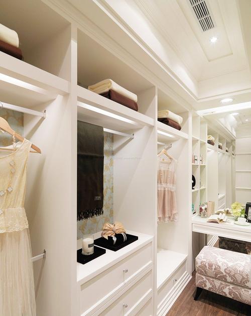 簡(jiǎn)單鋁扣板吊頂-鋁扣板吊頂造型簡(jiǎn)單圖片-客廳簡(jiǎn)單鋁扣板吊頂