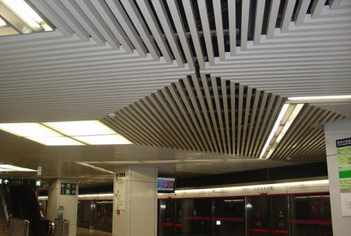 集成吊頂多少厘米-客廳集成吊頂廠家這個是重點