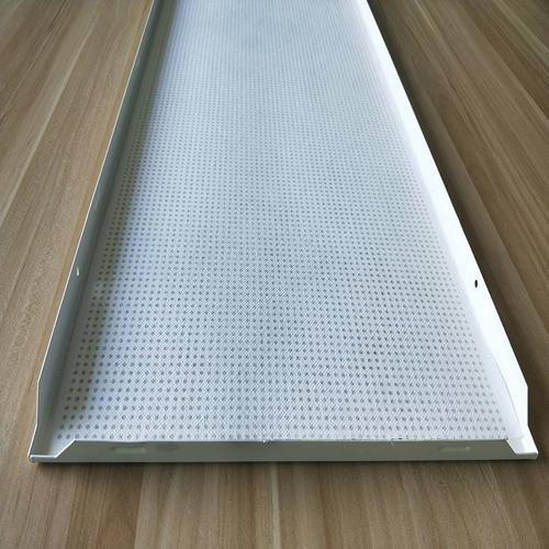 金屬鋁扣板工廠-工裝鋁扣板生產(chǎn)廠家講講鋁單板和鋁塑板哪個好