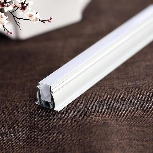 集成吊頂帶斜度-中山集成吊頂廠家?guī)Т蠹铱纯翠X扣板吊頂和集成吊頂怎樣吧