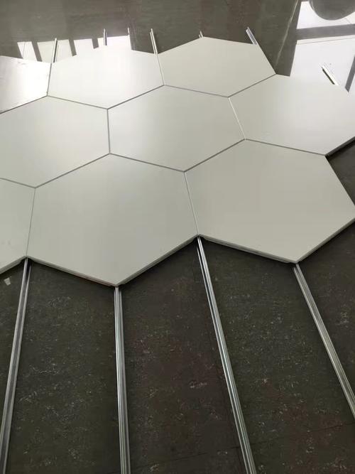 吊頂鋁扣板天花-集成吊頂鋁天花pK傳統(tǒng)天花吊頂?shù)膮^(qū)別