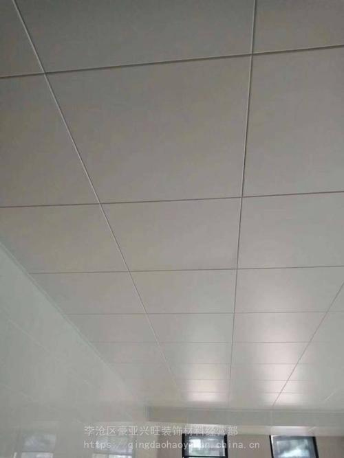 沖孔鋁扣板吊頂圖片-沖孔鋁扣板貼圖-沖孔吸音鋁扣板圖片