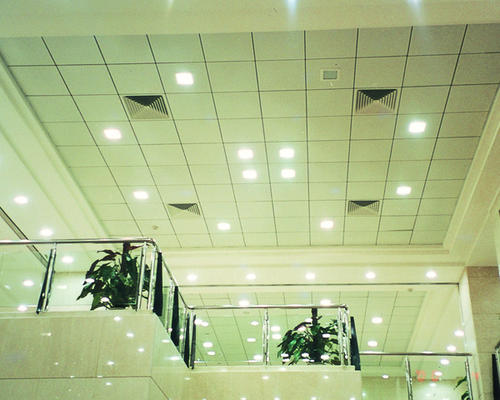 鋁扣板供應商廠家-木紋鋁方通廠家提供什么規(guī)格給商場好