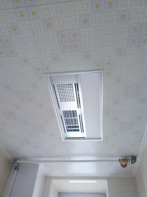 集成吊頂黑白格-入戶式玄關(guān)安裝集成吊頂?shù)姆椒? title=