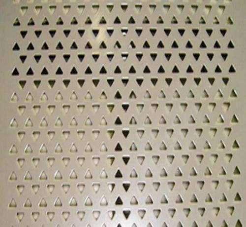 金屬鋁扣板工廠-工裝鋁扣板生產(chǎn)廠家講講鋁單板和鋁塑板哪個好