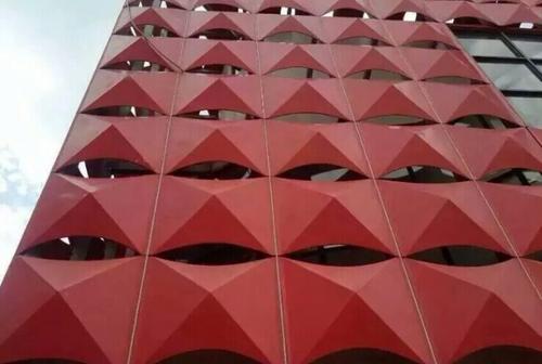 國(guó)內(nèi)鋁單板沖孔板-沖孔鋁天花廠(chǎng)家講講沖孔鋁天花的優(yōu)點(diǎn)及規(guī)格型號(hào)有哪些