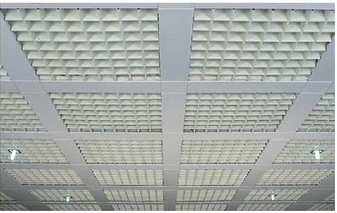 60鋁方通-型材鋁方通廠家講講型材鋁方通定制的優(yōu)勢