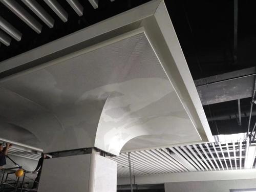 淮北鋁扣板-加油站防風(fēng)鋁扣板廠家講加油站防風(fēng)鋁扣板多少錢一平