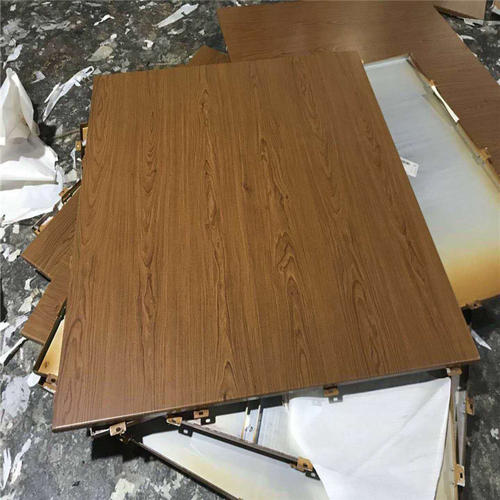 仿木紋鋁單板定制-木紋鋁單板在建筑裝飾中的優(yōu)勢(shì)和特點(diǎn)