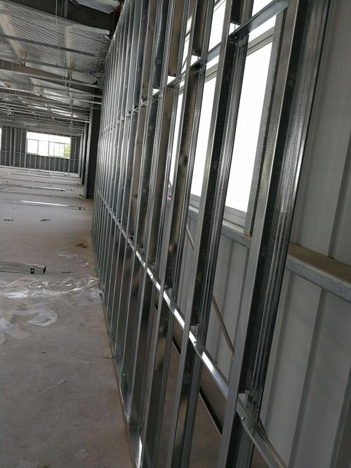 鋁合金隔墻鋁扣板-微孔鋁扣板有什么優(yōu)勢