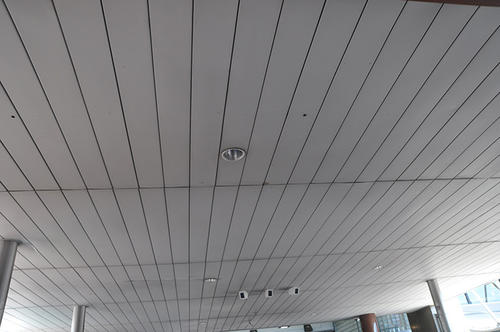 鋁扣板和鋁條板-鋁扣板和塑料扣板吊頂哪個好呢