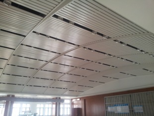 鋁單板和鋁扣板哪個(gè)貴-工裝鋁扣板生產(chǎn)廠家講講鋁單板和鋁塑板哪個(gè)好