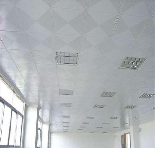 鋁扣板吊頂600-600*600鋁扣板包工包料多少錢一平
