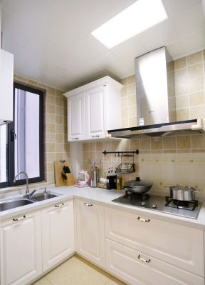 廚房吊頂鋁扣板價目表-鋁扣板集成吊頂vs石膏板吊頂