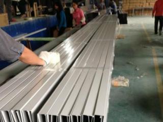 四川鋁扣板-鋁扣板批發(fā)廠家叫你跌級(jí)鋁扣板吊頂驗(yàn)收要這樣做