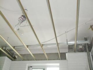 怎么樣取下吊頂?shù)匿X扣板-鋁扣板吊頂怎么拆快來學(xué)起來