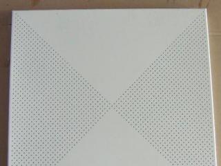 建材吊頂鋁扣板-工程鋁扣板批發(fā)廠家講講加油站鋁條扣的優(yōu)點有哪些