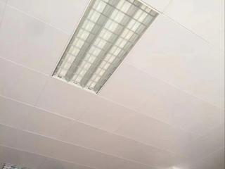 機(jī)場(chǎng)吊頂鋁扣板-機(jī)房使用微孔鋁扣板實(shí)用嗎