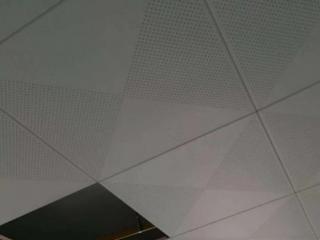 生產(chǎn)吊頂鋁扣板廠家-佛山鋁扣板廠家講講鋁扣板價格差在哪里