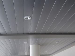 鋁扣板吊頂行業(yè)前景-工程鋁扣板廠家講鋁方通吊頂你不得不知道的事