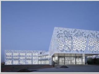 金屬鋁扣板廠商-想知道沖孔鋁扣板有哪些優(yōu)點