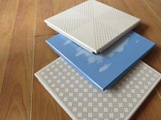 房屋吊鋁扣板怎么樣-客廳鋁扣板吊頂廠家來講講客廳吊不吊頂優(yōu)缺點(diǎn)有哪些