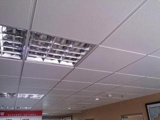 吊頂材料鋁扣板實圖-機房鋁扣板廠家?guī)D教你機房吊頂天花怎么選