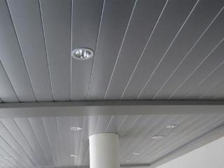 黃石鋁扣板-鋁扣板批發(fā)廠家之食堂吊頂用什么材料呢